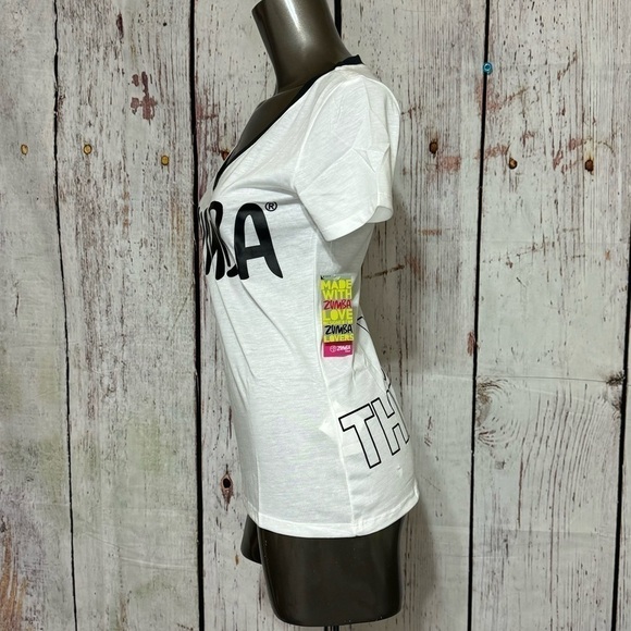ZUMBA FITNESS women’s shapely V-Neck Tee in White “Join The Party” XLarge NWT - Picture 3 of 10